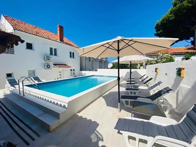 Villa Brazza Milna  Exterior photo