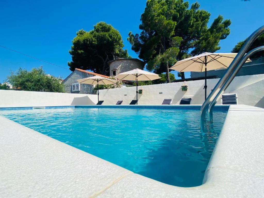 Villa Brazza Milna  Exterior photo